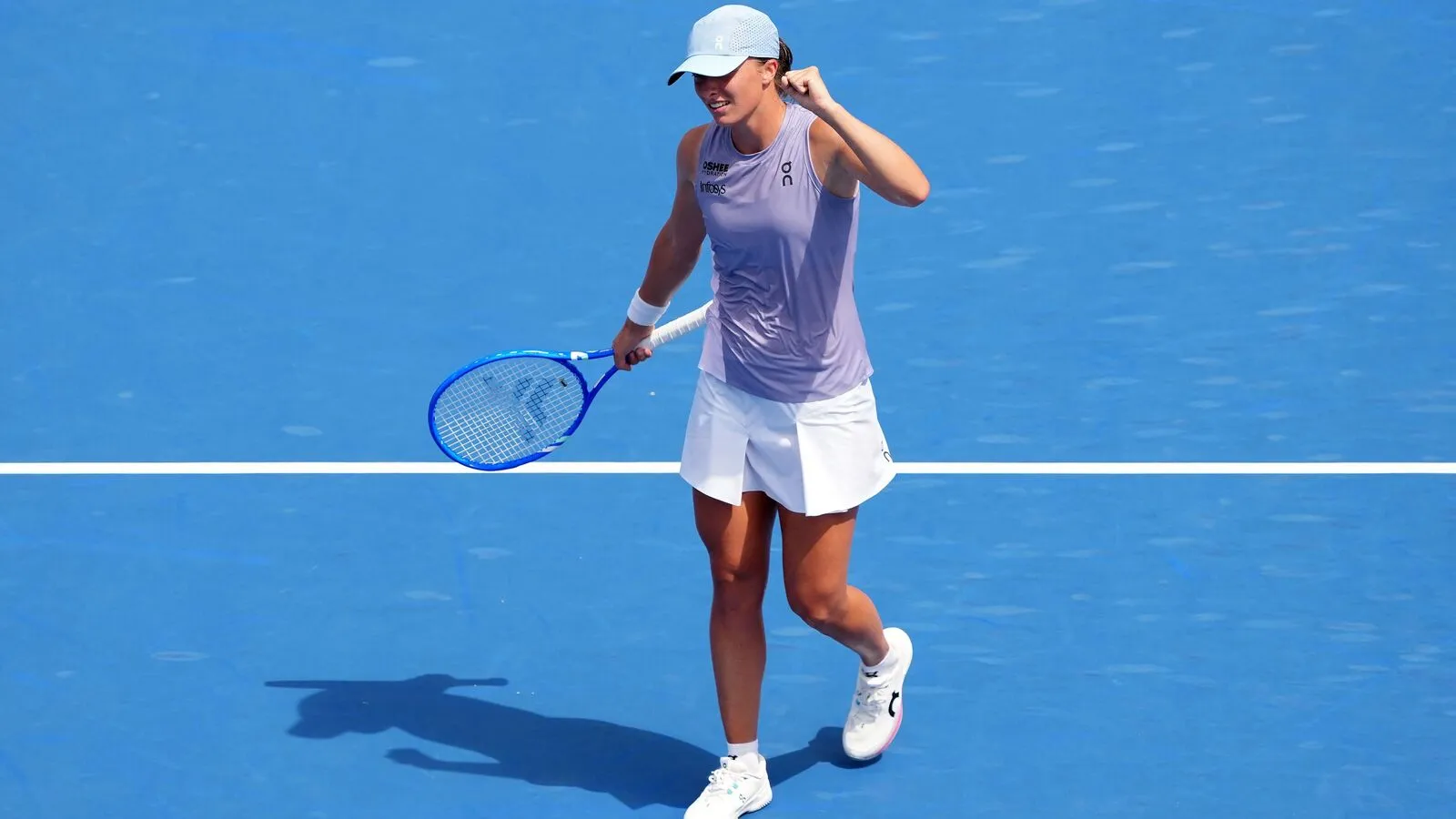 Iga Swiatek beats Elena Rybakina in straight sets to reach maiden Cincinnati final