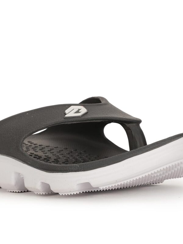 1750593254 Bata Men Slipper.jpg
