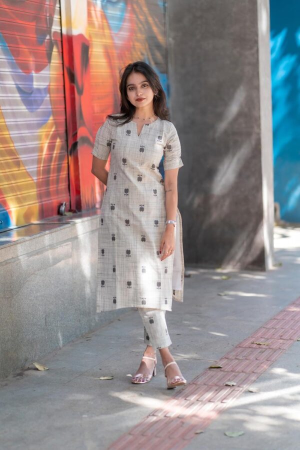 1750876068 ANNI DESIGNER Womens Rayon Viscose Straight Printed Kurta with Pant.jpg