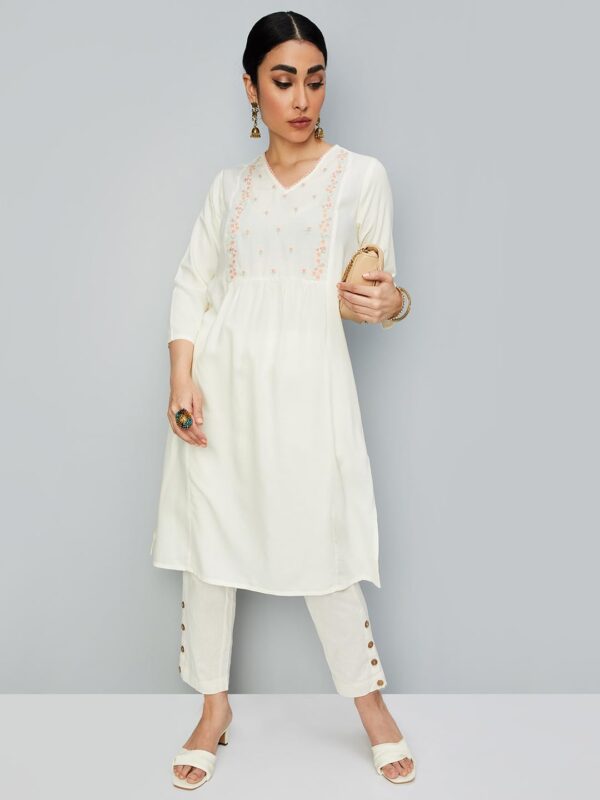 Max Women's Rayon Regular Fit Casual Kurta - Image 3