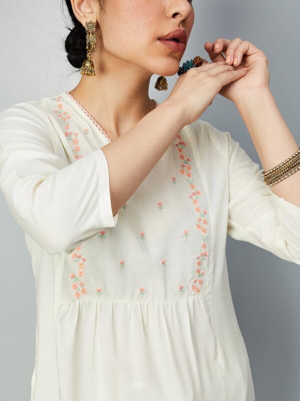 Max Women's Rayon Regular Fit Casual Kurta - Image 5