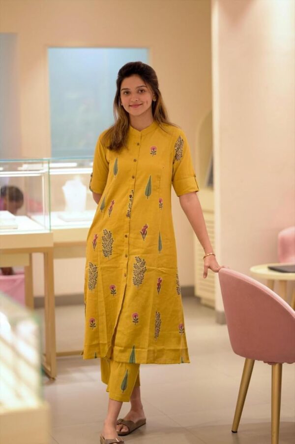 ANNI DESIGNER Women's Rayon Viscose A-Line Printed Kurta with Pant - Image 3