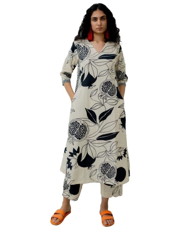GoSriKi Women's Cotton Blend Straight Printed Kurta with Pant - Image 2