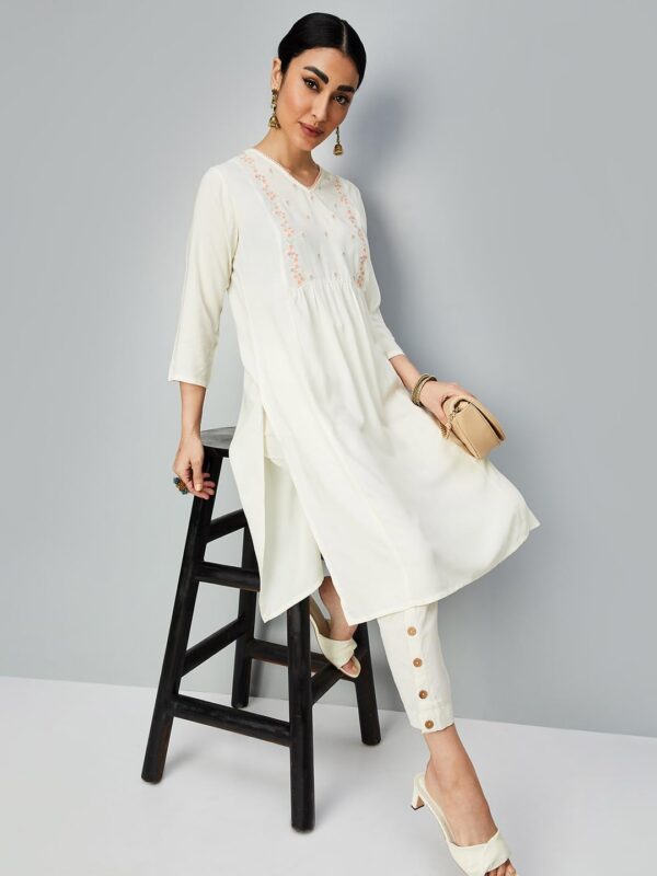 Max Women's Rayon Regular Fit Casual Kurta - Image 4