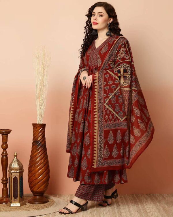 KLOSIA Women Printed Kurta and Pant Set with Dupatta - Image 6