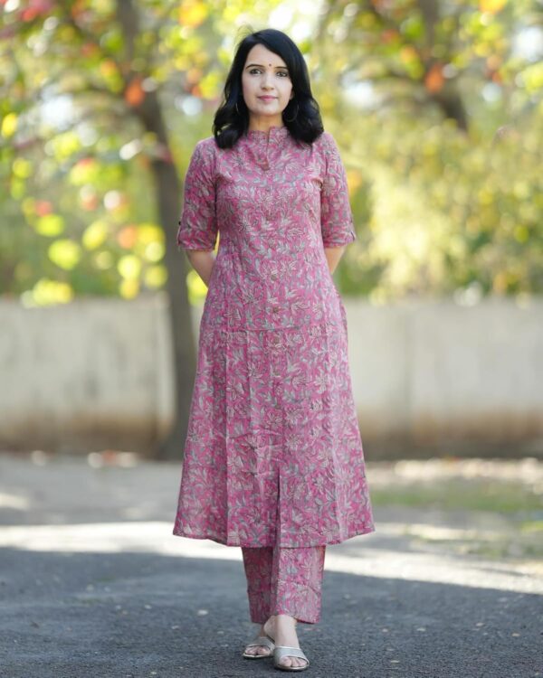 ANNI DESIGNER Women's Cotton Blend Floral Kurta with Pant - Image 3