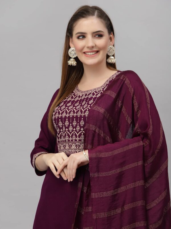KLOSIA Women Embroidered Kurta and Pant with Dupatta Suit Set |Material: Cotton Blend - Image 4