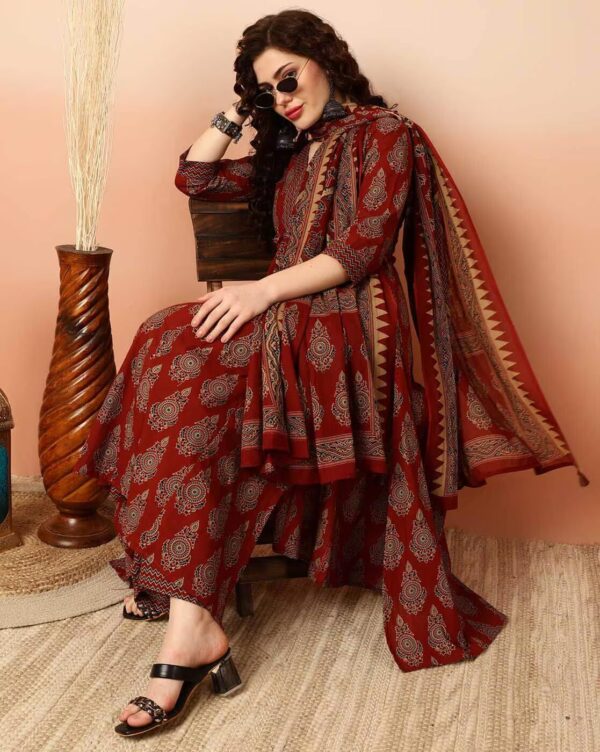 KLOSIA Women Printed Kurta and Pant Set with Dupatta - Image 8