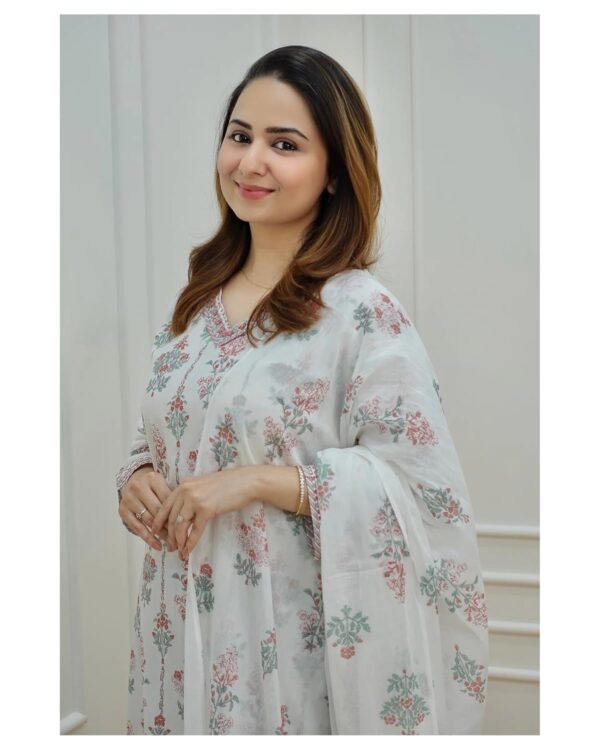 KLOSIA Women's Viscose Kurta Set with Dapatta - Image 7