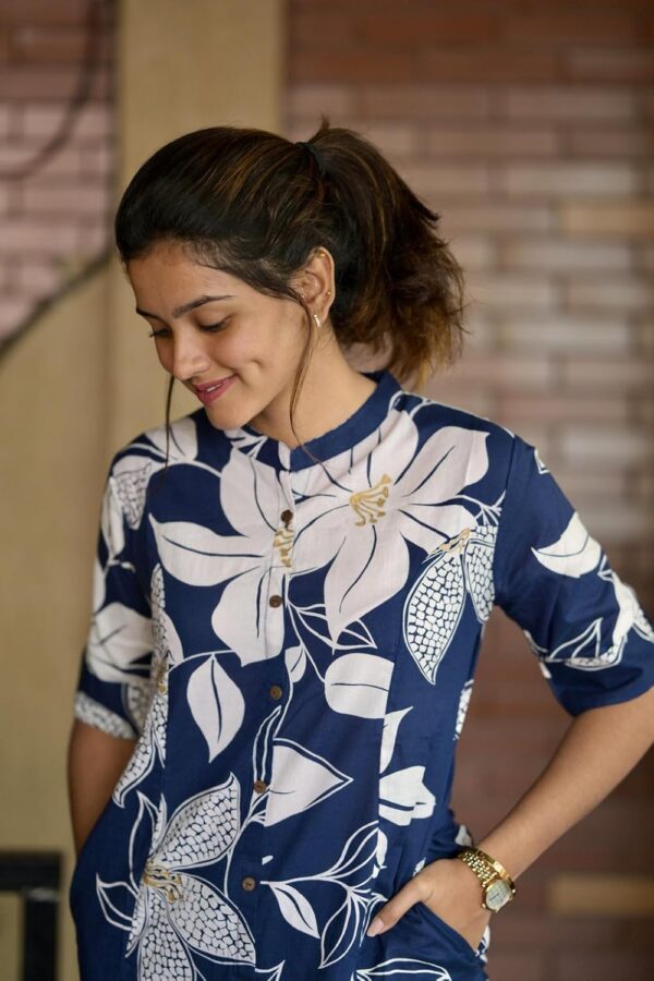 ANNI DESIGNER Women's Rayon Viscose Straight Printed Kurta with Pant - Image 6