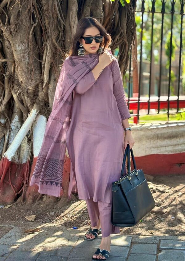 ANNI DESIGNER Women's Rayon Blend Solid Straight Kurta with Pant & Dupatta - Image 3