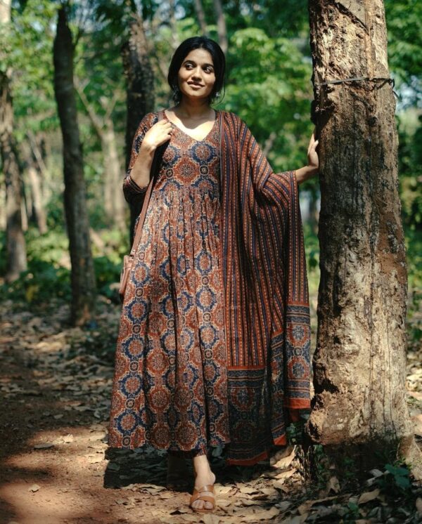 KLOSIA Women's Viscose Printed Flared A-Line Kurta With Pant And Dupatta Suit Set | Kurta Set - Image 4