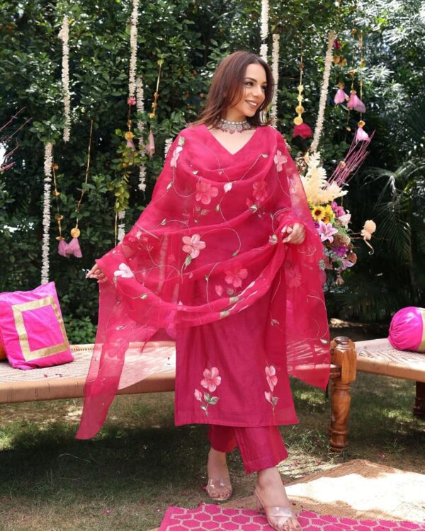 ANNI DESIGNER Women's Rayon Viscose Printed Straight Kurta with Pant & Dupatta - Image 4