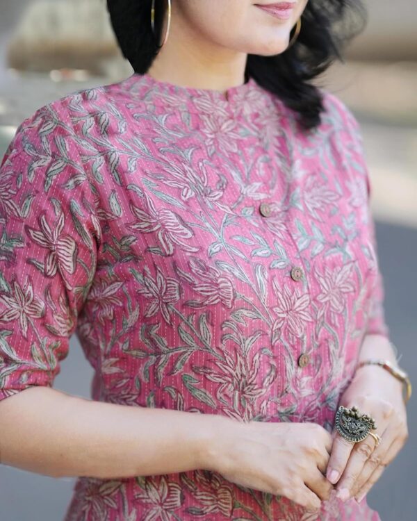 ANNI DESIGNER Women's Cotton Blend Floral Kurta with Pant - Image 8