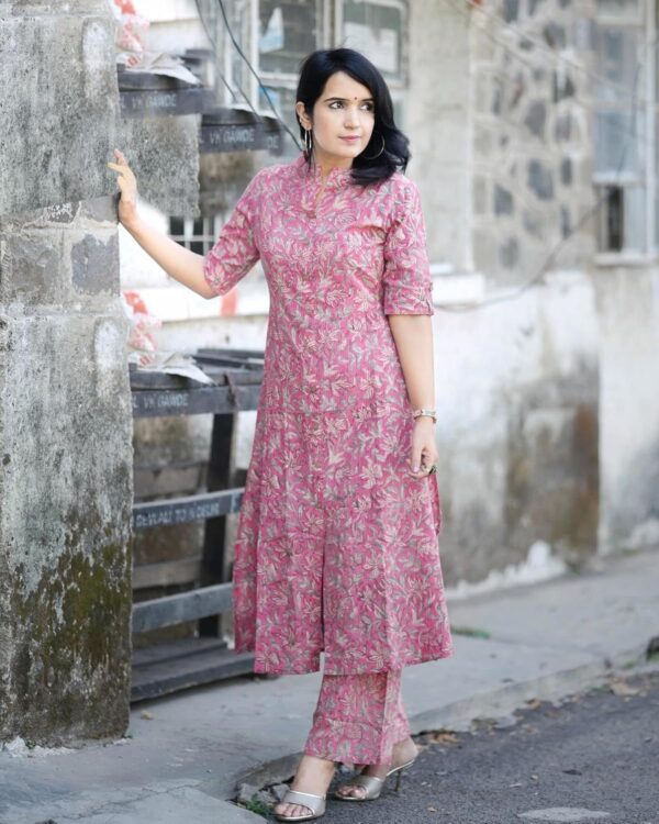 ANNI DESIGNER Women's Cotton Blend Floral Kurta with Pant - Image 5