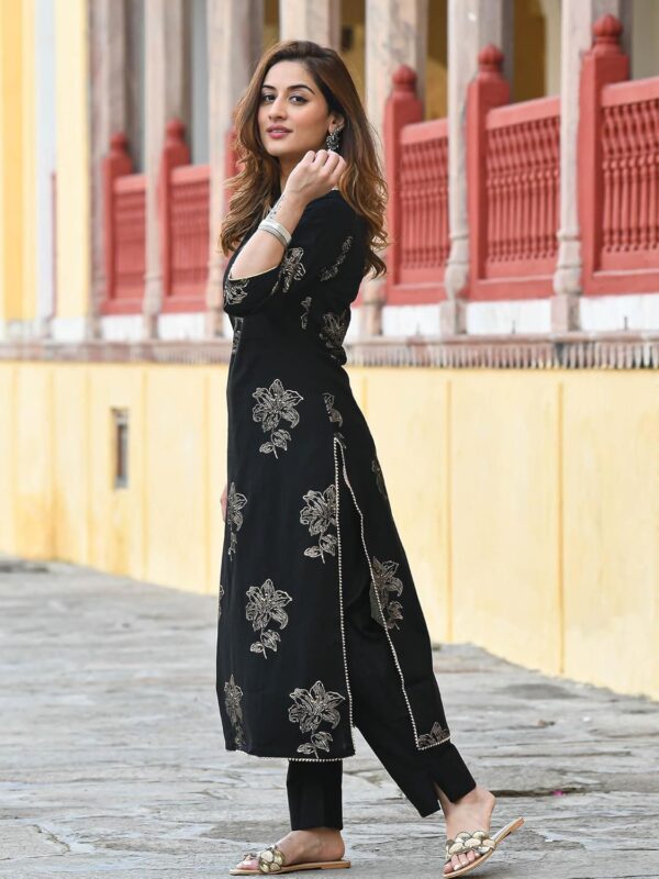 Arayna Women's Gold Printed Rayon Black Kurta Set with Ethnic Palazzo Pants - Image 5