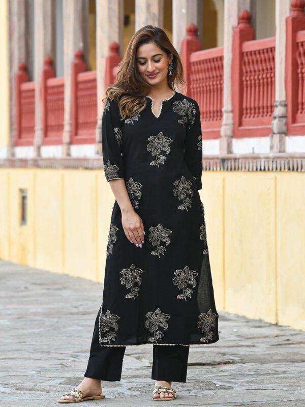 Arayna Women's Gold Printed Rayon Black Kurta Set with Ethnic Palazzo Pants - Image 4