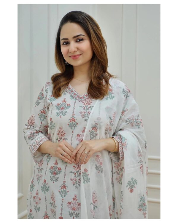 KLOSIA Women's Viscose Kurta Set with Dapatta - Image 3