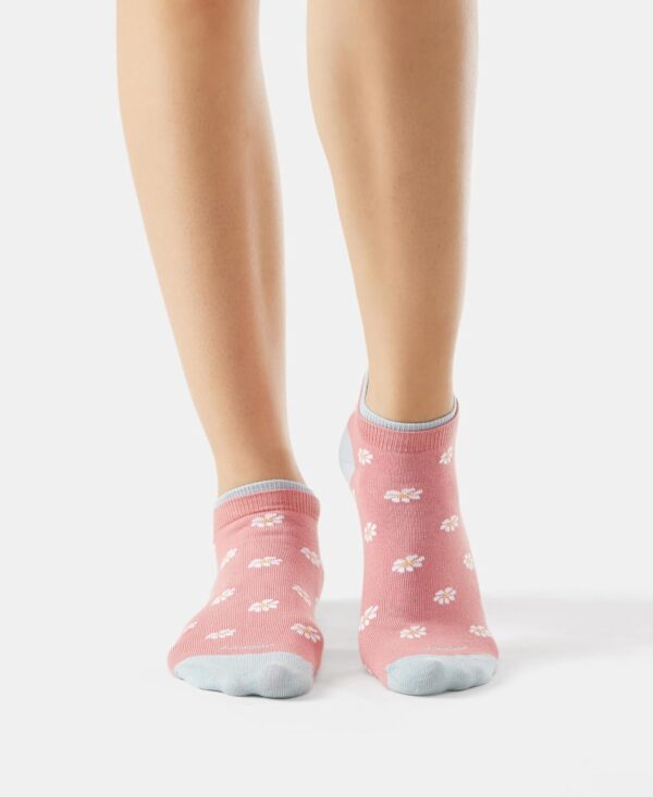 Jockey 7480 Womens Compact Cotton Stretch Low Show Modern Socks with Stay Fresh Treatment Pack of 2.jpg