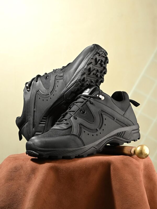 Leos Fitness Waterproof Outdoor Shoes Lightweight Durable and Stylish Performance Footwear.jpg