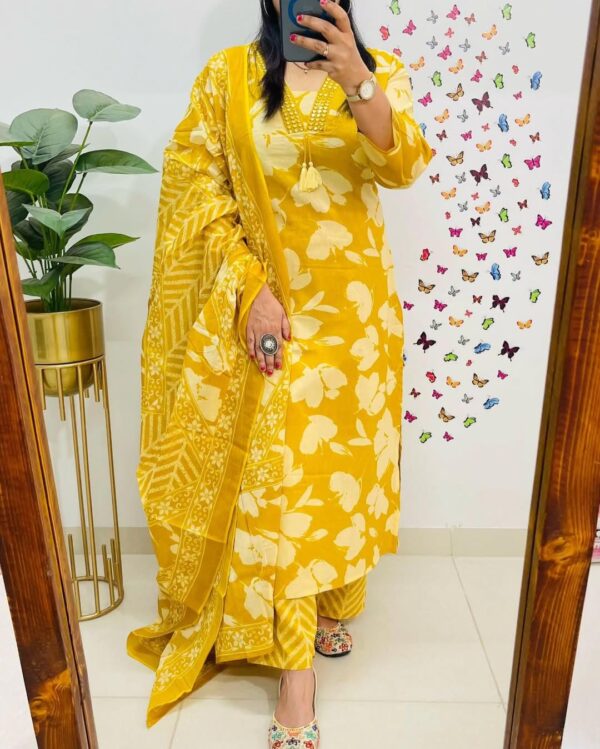 Rangnavi Womens Floral Printed Stright Kurta with Pant Dupatta Set Ethnic set Kurta set.jpg