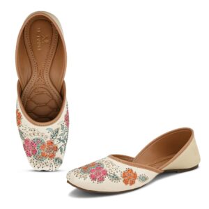 XE Looks Beautiful & Comfortable Ethnic Sandal & Occational Jutti