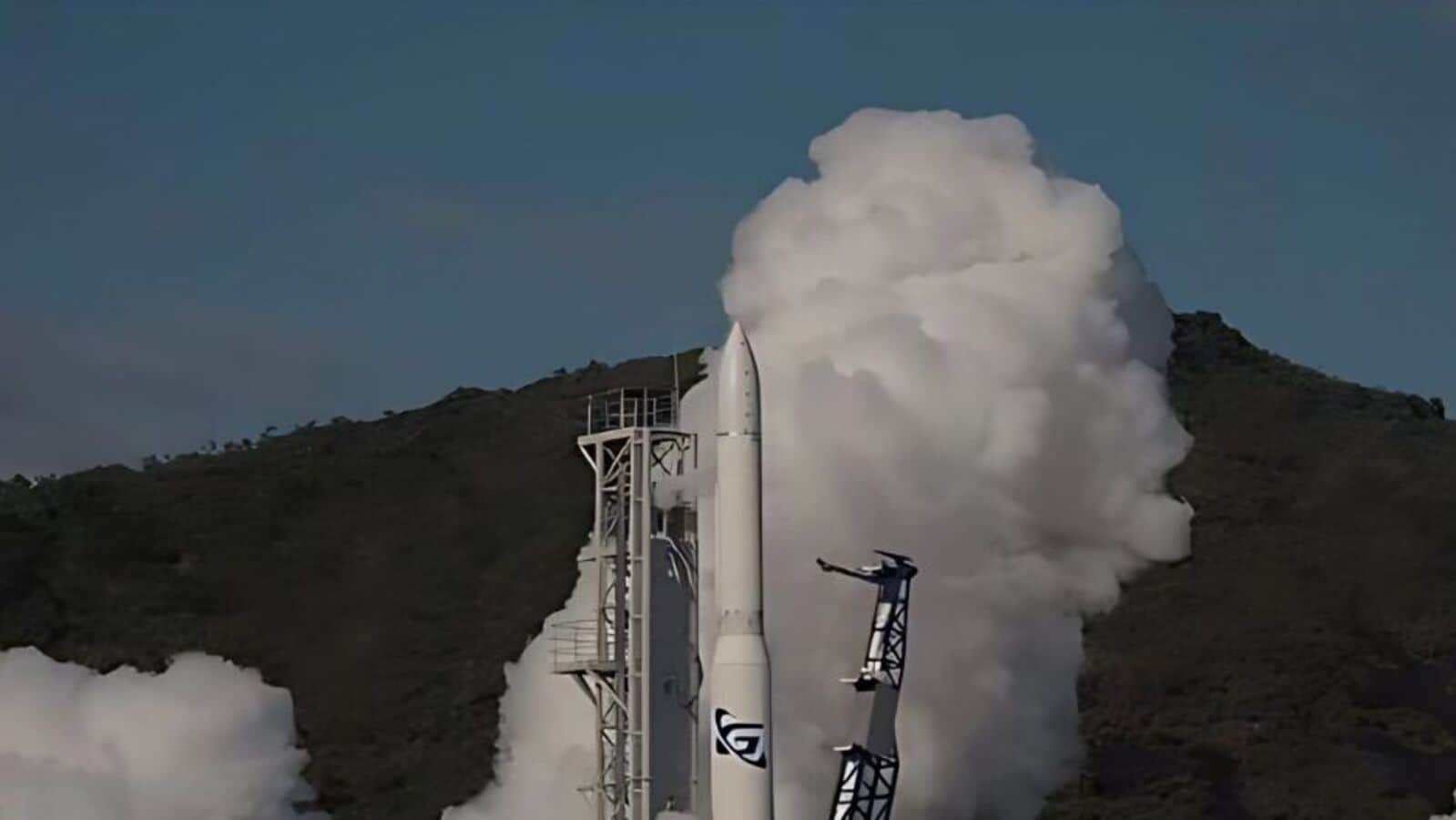 Australian rocket crashes 14 seconds after lift off from launch pad - Watch video