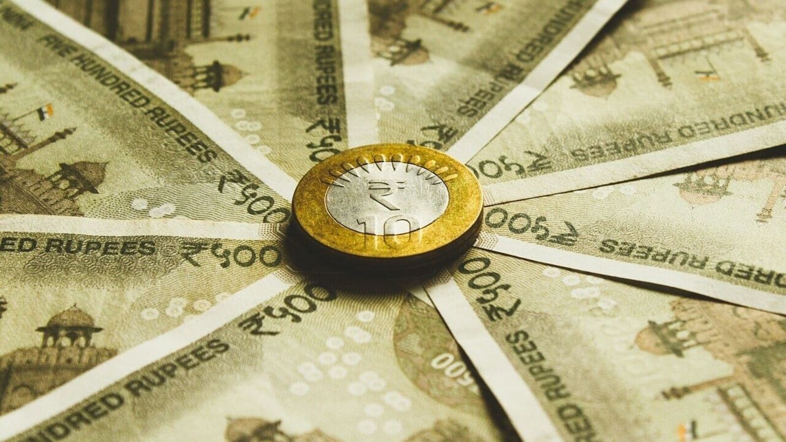 Minimum monthly balance rule in private banks: How much to maintain in HDFC, ICICI, Axis and other savings accounts