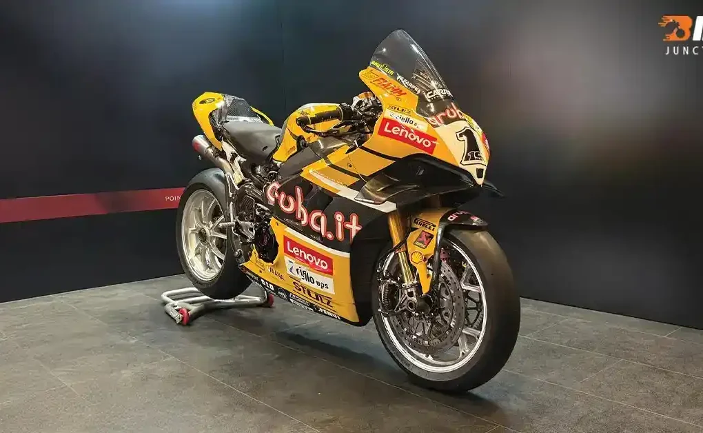 Ducati Panigale V4 R WSBK Cham