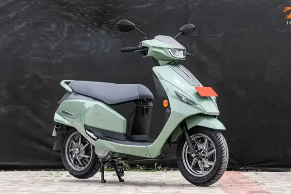 Suzuki delivers e-Access 370U